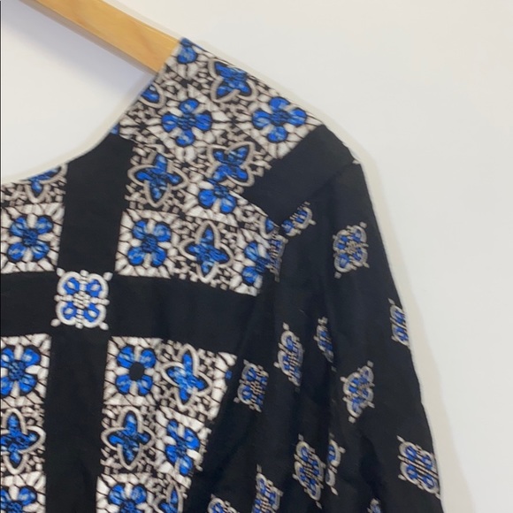 BCBG Flowy Top - Picture 3 of 4